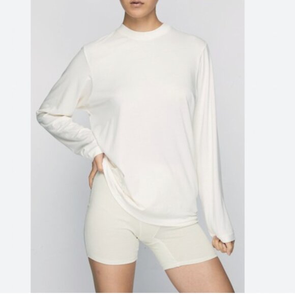 SKIMS Boyfriend Crewneck Long Sleeve Modal Flowy Soft Minimalist T-Shirt Sz XL - Picture 1 of 5